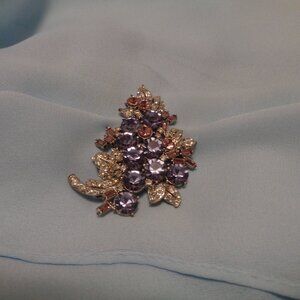 TRENDING VINTAGE GIRL STYLED LAVENDER BLING BIG SILVERY & STONES SHINE PIN